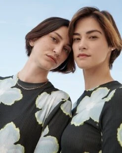 Le Haut Janis En Lyocell - Anémones Des Neiges 18 Le Haut Janis En Lyocell - Anémones Des Neiges -Bijoux Magasin 23Wloukoumanemone t shirtjanisanemonesdesneiges roberoxaneanemonesdesneiges emoiemoi 01 21web 4e966a67 f330 4de4 82bb 589aa20a647e