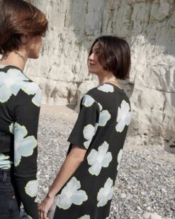 Le Haut Janis En Lyocell - Anémones Des Neiges 17 Le Haut Janis En Lyocell - Anémones Des Neiges -Bijoux Magasin 23Wloukoumanemone t shirtjijianemonesdesneiges roberoxaneanemonesdesneiges emoiemoi 01 122web 907177f5 aea9 4174 9c43 46e5c8028ece