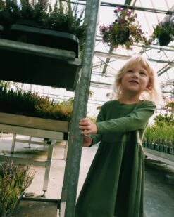 La Robe Romy Enfant En Lyocell - Vert Sauge -Bijoux Magasin 23Wloukoumvertsauge RobeRomy emoiemoi LESFILLESDEJEANNEXEMOIEMOIFLOWERS133web