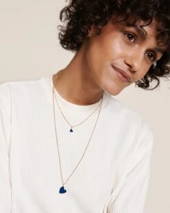 La Médaille Manon Petit Cœur Bleu - Dorée à L'or Fin 24 Carats - 7mm -Bijoux Magasin 23Wmedaillecoeurmanonbleusignature medaillecoeurmisiableusignature chaineboules chainesimple emoiemoi 03 226web