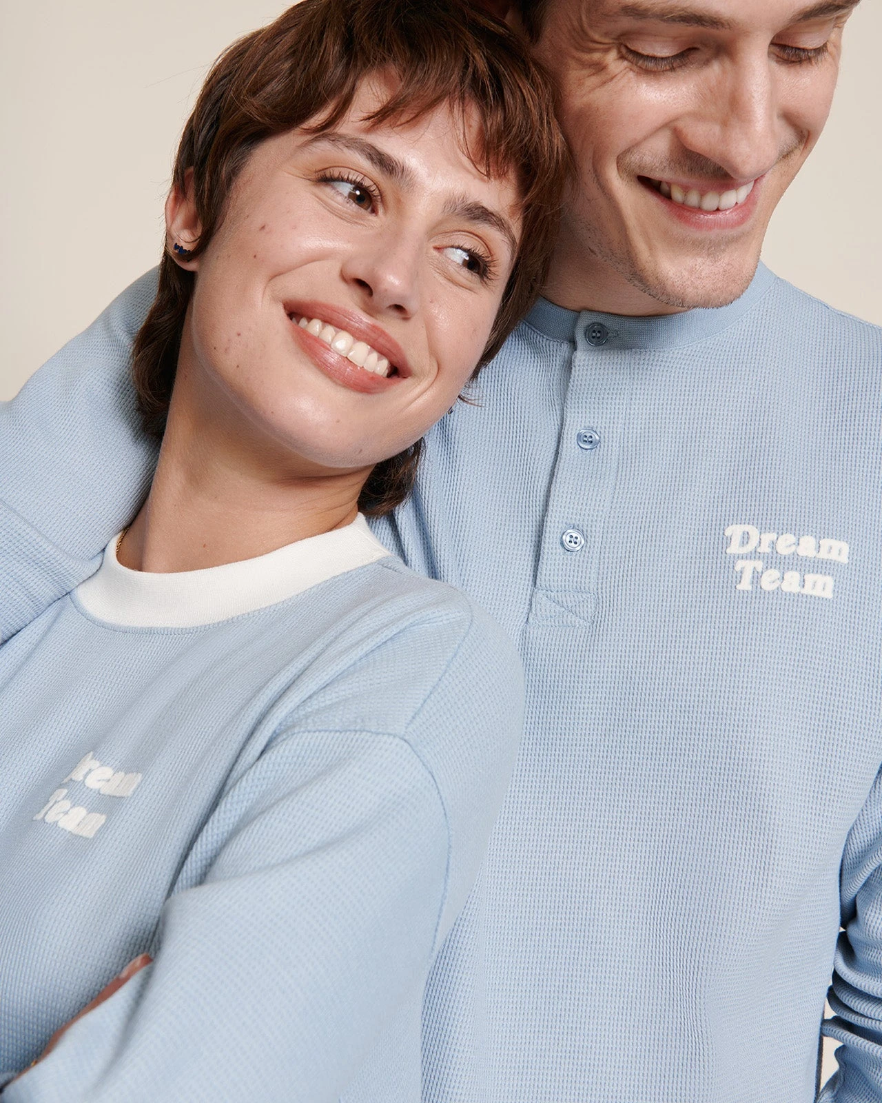 Le Haut De Pyjama Dream Team Femme En Coton Bio Nid D'abeille - Bleu 5 Le Haut De Pyjama Dream Team Femme En Coton Bio Nid D'abeille - Bleu – Image 3