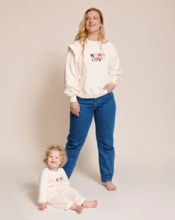 Le Sweat Club Baby Love En Coton Bio - Crème -Bijoux Magasin 23WsweatClub babyloveclub pantalonlarsivoire sweatMamaLoveClub jeanindigo emoiemoi 15 1069web