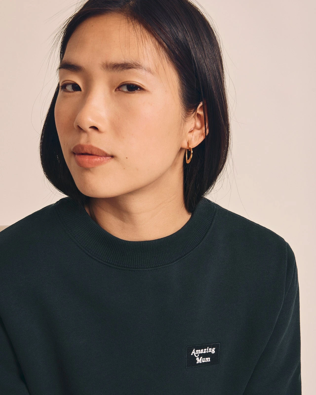 Le Sweat Mini Patch Amazing Mum En Coton Bio - Charbon 7 Le Sweat Mini Patch Amazing Mum En Coton Bio - Charbon – Image 5