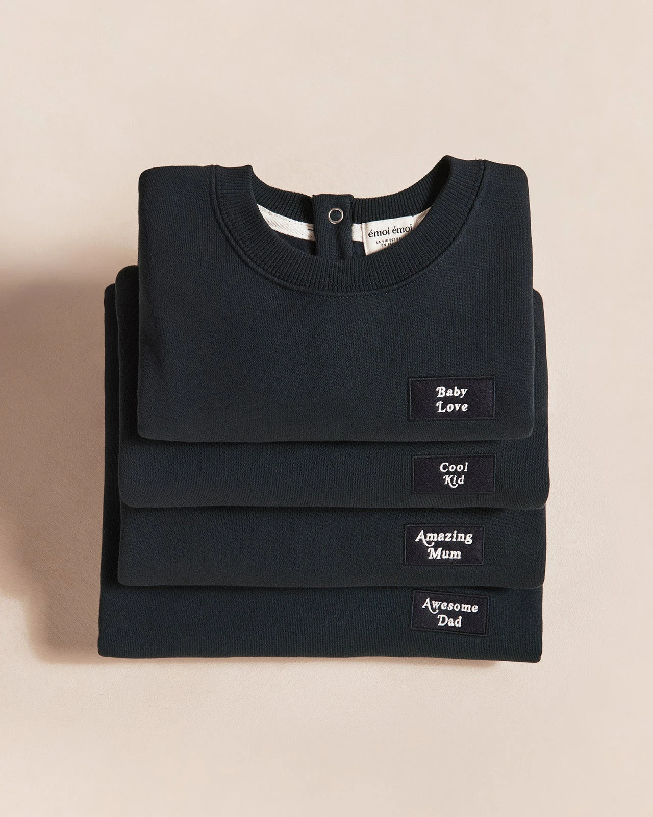 Le Sweat Mini Patch Amazing Mum En Coton Bio - Charbon 8 Le Sweat Mini Patch Amazing Mum En Coton Bio - Charbon – Image 6
