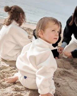 Le Sweat Sun En Polaire Recyclée Et Le Legging Flower Thérapie 20 Le Sweat Sun En Polaire Recyclée Et Le Legging Flower Thérapie -Bijoux Magasin 23Wsweattrappeurpolaireblancsunenfant emoiemoi 07 1265webtaille 07f586b8 254a 4bbc 8155 4a796ac0fe94