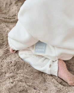 Le Sweat Sun En Polaire Recyclée Et Le Legging Flower Thérapie 21 Le Sweat Sun En Polaire Recyclée Et Le Legging Flower Thérapie -Bijoux Magasin 23Wsweattrappeurpolaireblancsunenfant emoiemoi 07 1286web