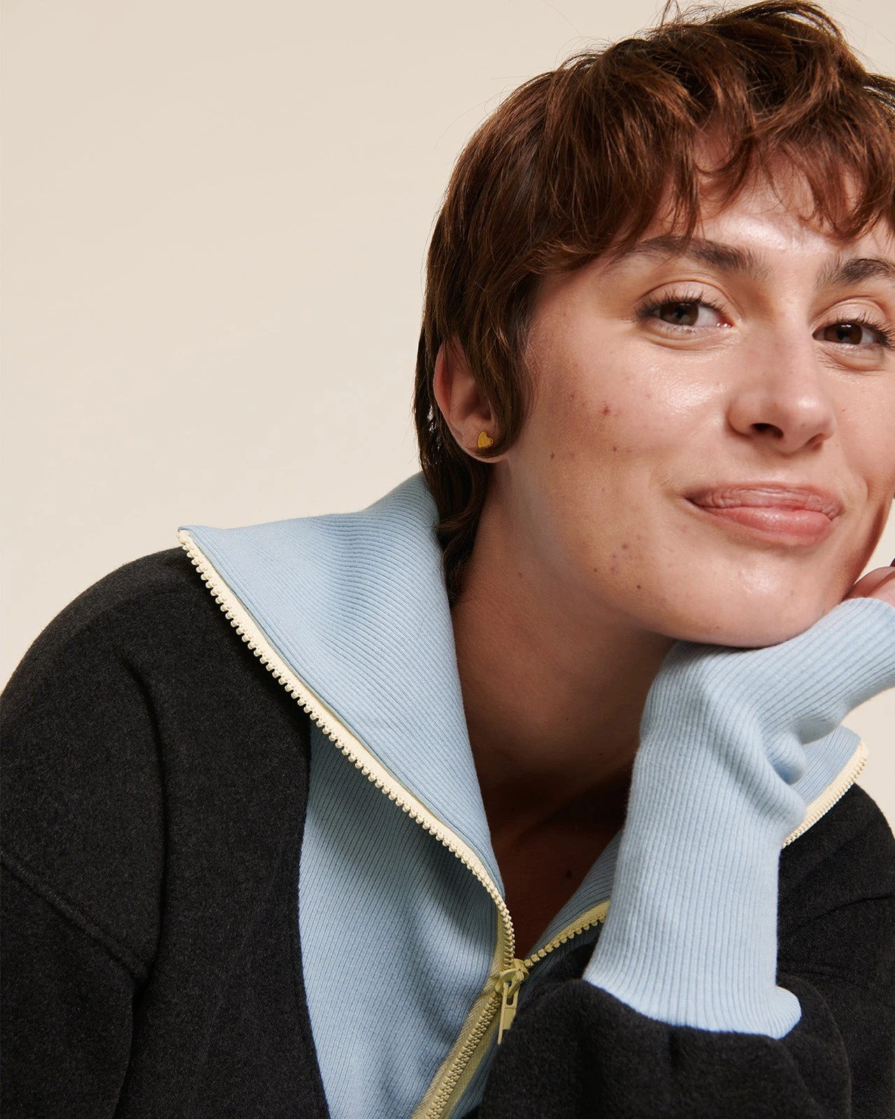 Le Sweat Sunny En Polaire Recyclée Et Col Zippé - Gris 18 Le Sweat Sunny En Polaire Recyclée Et Col Zippé - Gris – Image 16