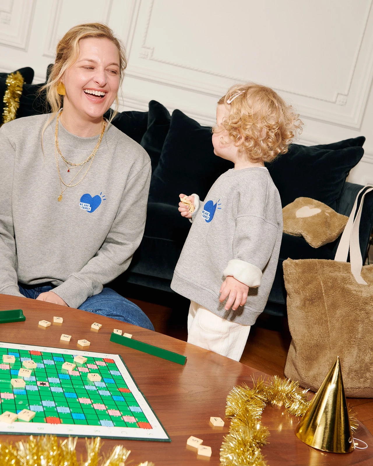 Le Sweat We Are Family Enfant En Coton Bio - Gris Chiné 4 Le Sweat We Are Family Enfant En Coton Bio - Gris Chiné – Image 2