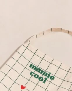 Le Duo De Tabliers Mamie Cool X Papy Cool En Coton Bio -Bijoux Magasin 23WtablierMamieCoolimprimecarreaux emoiemoi 03 683web 4b5e76d2 6e2a 49ad 93a3 9c6d0ce75c73