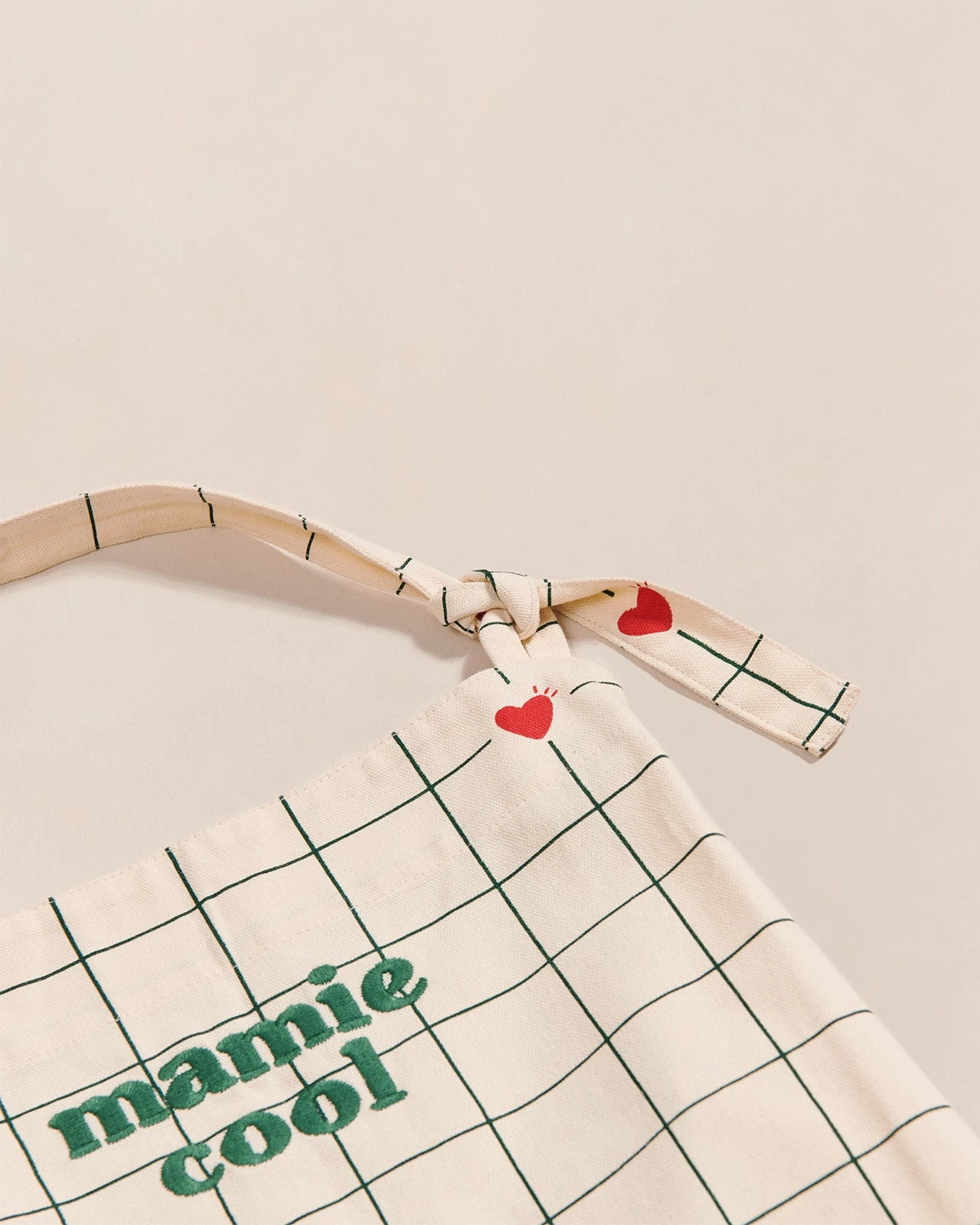 Le Tablier Mamie Cool à Carreaux En Coton Bio - Crème 11 Le Tablier Mamie Cool à Carreaux En Coton Bio - Crème – Image 9