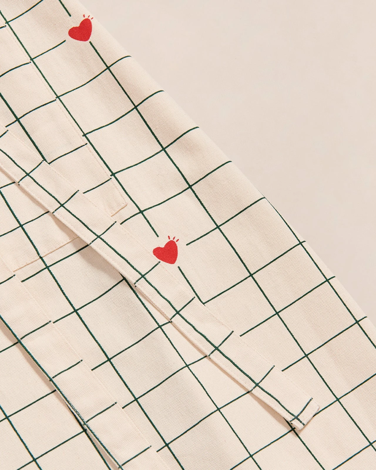 Le Tablier Mamie Cool à Carreaux En Coton Bio - Crème 12 Le Tablier Mamie Cool à Carreaux En Coton Bio - Crème – Image 10