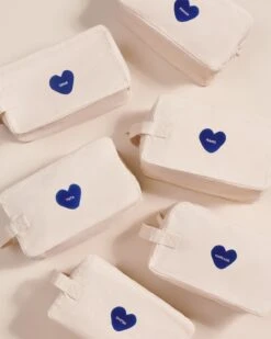 La Trousse De Toilette Marraine - Nature -Bijoux Magasin 23Wtroussedetoilettecoeursignature MamanMamieSoeurTataMarraineChaton emoiemoi 03 8102web a1a827d3 9704 4c26 8a7e 58882d9716ea