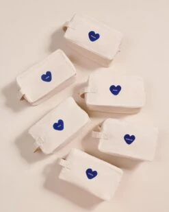 La Trousse De Toilette Maman - Nature -Bijoux Magasin 23Wtroussedetoilettecoeursignature MamanMamieSoeurTataMarraineChaton emoiemoi 03 810web 34aa4d22 bd82 49db b1d6 4ef7d57515ee