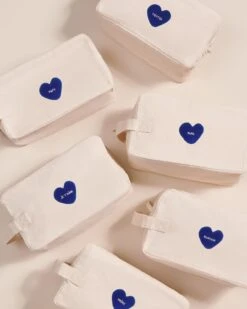 La Trousse De Toilette Parrain - Nature -Bijoux Magasin 23Wtroussedetoilettecoeursignature PapaPapyFrereTontonParrainJet aime emoiemoi 03 8102web b76261d4 0c3b 4ced 9732 fca972327478