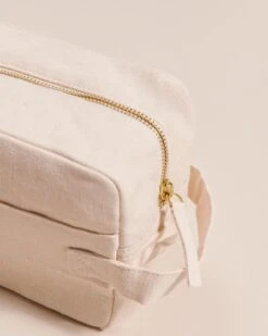 La Trousse De Toilette Je T'aime - Nature -Bijoux Magasin 23Wtroussedetoilettecoeursignature emoiemoi 03 800web bab70478 461c 42f2 8e1e fe517d721715