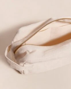 La Trousse De Toilette Parrain - Nature -Bijoux Magasin 23Wtroussedetoilettecoeursignature emoiemoi TOPSHOT 18 436web 2c74dd01 e91f 48e4 810c b7c3adf942cf