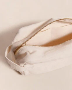 La Trousse Demain Beauty Et émoi émoi -Bijoux Magasin 23Wtroussedetoilettecoeursignature emoiemoi TOPSHOT 18 436web 545x 274ef907 5b1e 44ae b76e 3d5056d1d00d