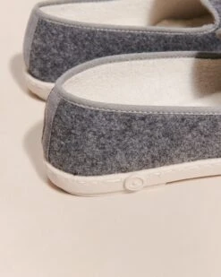 Les Chaussons Dream Team Femme Gris - Angarde X émoi émoi -Bijoux Magasin 23WxAngardegrischaussonsgris emoiemoi 15205web 8930d921 1378 42de b50c 1dd34fdec87a