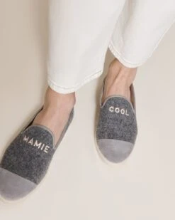 Les Chaussons Mamie Cool Gris - Angarde X émoi émoi 17 Les Chaussons Mamie Cool Gris - Angarde X émoi émoi -Bijoux Magasin 23WxAngardegrischaussonsgrismamiecool emoiemoi 24 1881web