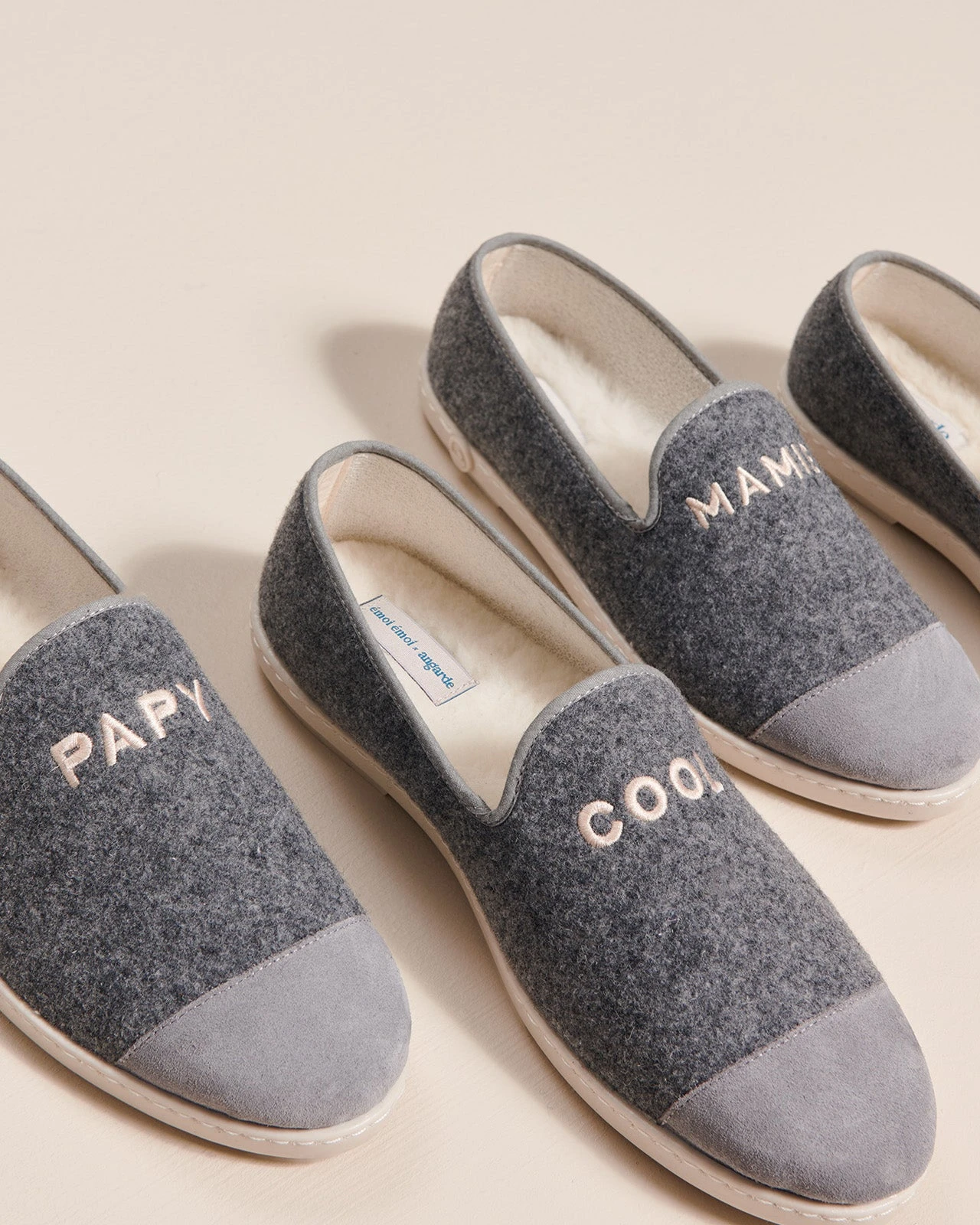Les Chaussons Mamie Cool Gris - Angarde X émoi émoi 7 Les Chaussons Mamie Cool Gris - Angarde X émoi émoi – Image 5