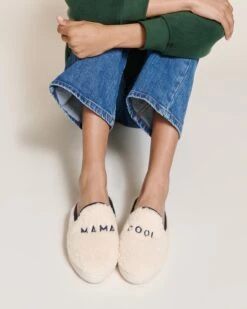 Les Chaussons Mama Cool En Laine Bouclette - Angarde X émoi émoi -Bijoux Magasin 23WxAngardemoumoutechaussonsmamacoolmoumoute emoiemoi 22 17032web