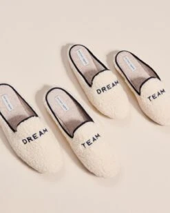 Les Chaussons Dream Team Femme En Laine Bouclette - Angarde X émoi émoi -Bijoux Magasin 23WxAngardemoumoutechaussonsmoumoutedreamteam emoiemoi 15160web