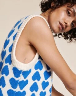 Le Pull Davia Sans Manches En Cachemire - Cœurs Bleus - Hircus X émoi émoi -Bijoux Magasin 23WxHircusPullcoeursallover creolesgrandscoeurs emoiemoi 08 606web