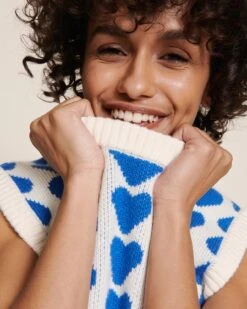 Le Pull Davia Sans Manches En Cachemire - Cœurs Bleus - Hircus X émoi émoi -Bijoux Magasin 23WxHircusPullcoeursallover emoiemoi 08 600web