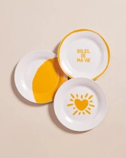 L'assiette Soleil De Ma Vie En Porcelaine- Jaune 7 L'assiette Soleil De Ma Vie En Porcelaine- Jaune -Bijoux Magasin 24SAssiettesSoleildemavie Coeursolaire GrandSoleilemoiemoiHD 05 0434web 6e0482fa 15c2 4355 96ed 485e34bbab46