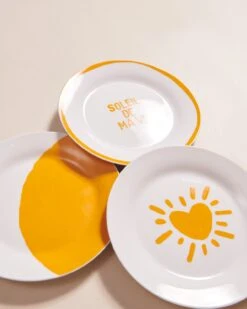 L'assiette Cœur Solaire En Porcelaine - Jaune -Bijoux Magasin 24SAssiettesSoleildemavie Coeursolaire GrandSoleilemoiemoiHD 05 0435web