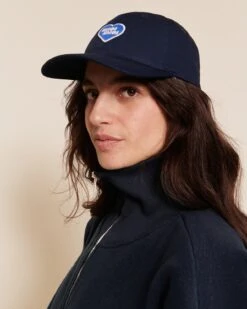 La Casquette émoi émoi En Coton - Bleu 16 La Casquette émoi émoi En Coton - Bleu -Bijoux Magasin 24WLacasquetteemoiemoiencoton bleu LesweatSvenunisexeenpolairerecycleeetcolzippe creme nuitemoiemoi14 1566web