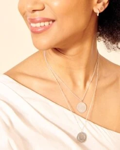 La Médaille Initiale - Argentée - 20mm -Bijoux Magasin 2 fe098b79 c290 439e 9e04 03e89b525130