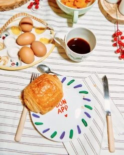 L'assiette Bon App En Porcelaine 11 L'assiette Bon App En Porcelaine -Bijoux Magasin AssietteBonApp 1280x1600px fce3fae6 7a7c 40e3 8be9 89cf302678dd