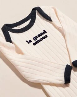 Le T-shirt Et Le Body Le Grand Amour - Crème -Bijoux Magasin BodyLeGrandAmour2 1280x1600px 861f78fd 8a61 442e 83ab 51a49b7ba2eb