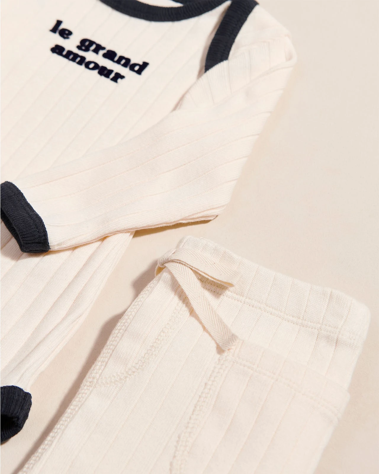 Le Body Le Grand Amour Et Le Pantalon - Crème 10 Le Body Le Grand Amour Et Le Pantalon - Crème – Image 8