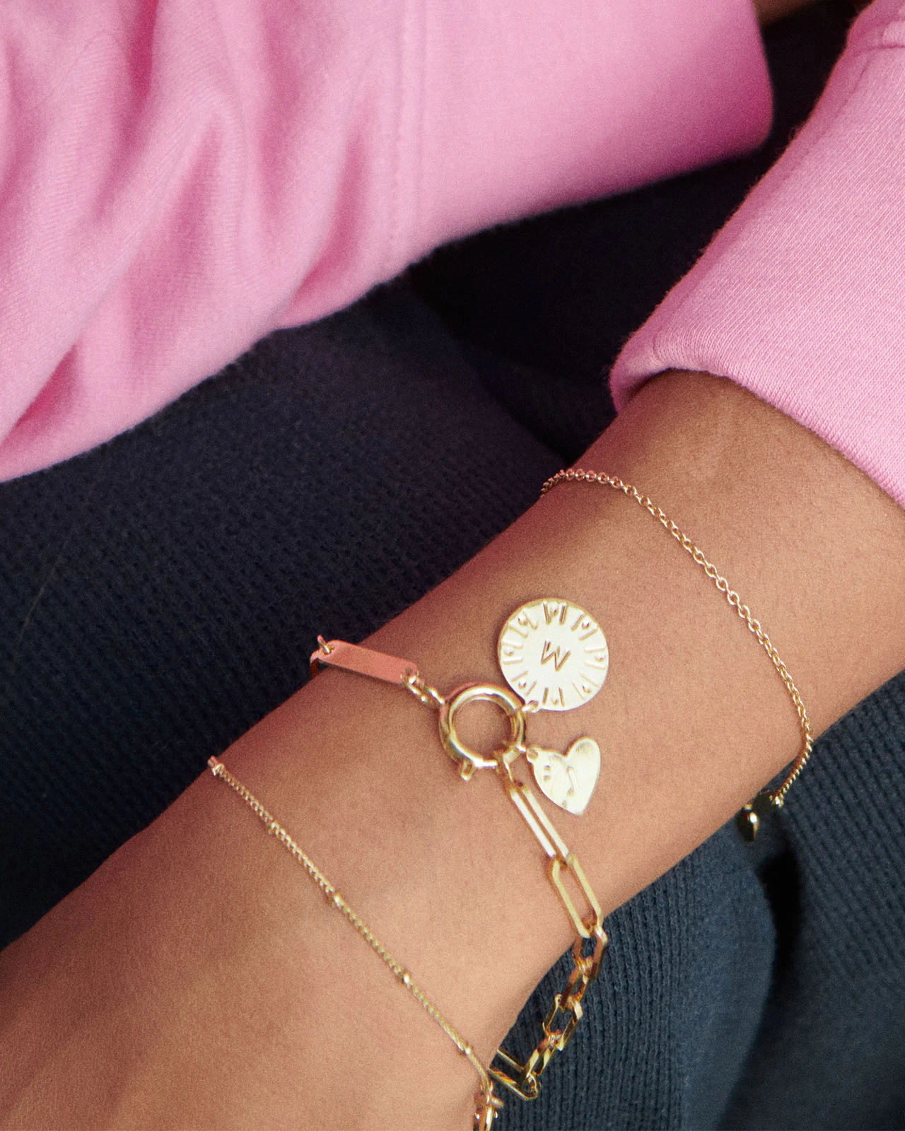 La Médaille Initiale Cœur - Dorée à L'or Fin 24 Carats - 10mm 18 La Médaille Initiale Cœur - Dorée à L'or Fin 24 Carats - 10mm – Image 16