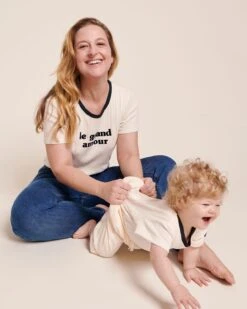 Le Duo De T-shirts Le Grand Amour Femme / Enfant - Crème -Bijoux Magasin COMPOL 4 21c8f17a f8fb 4d51 8fdd 5ad6211de92b