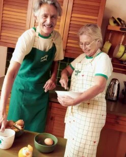 Le Tablier Mamie Cool à Carreaux En Coton Bio - Crème 17 Le Tablier Mamie Cool à Carreaux En Coton Bio - Crème -Bijoux Magasin COMPOTablierPapyCoolMamieCool 1280x1600px