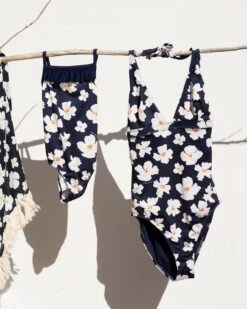 Le Maillot Une Pièce Anémones Femme - Gili's X émoi émoi 30 Le Maillot Une Pièce Anémones Femme - Gili's X émoi émoi -Bijoux Magasin COMPO MAILLOT 1PIECE FILLE 1PIECE FEMME 0N5A5580