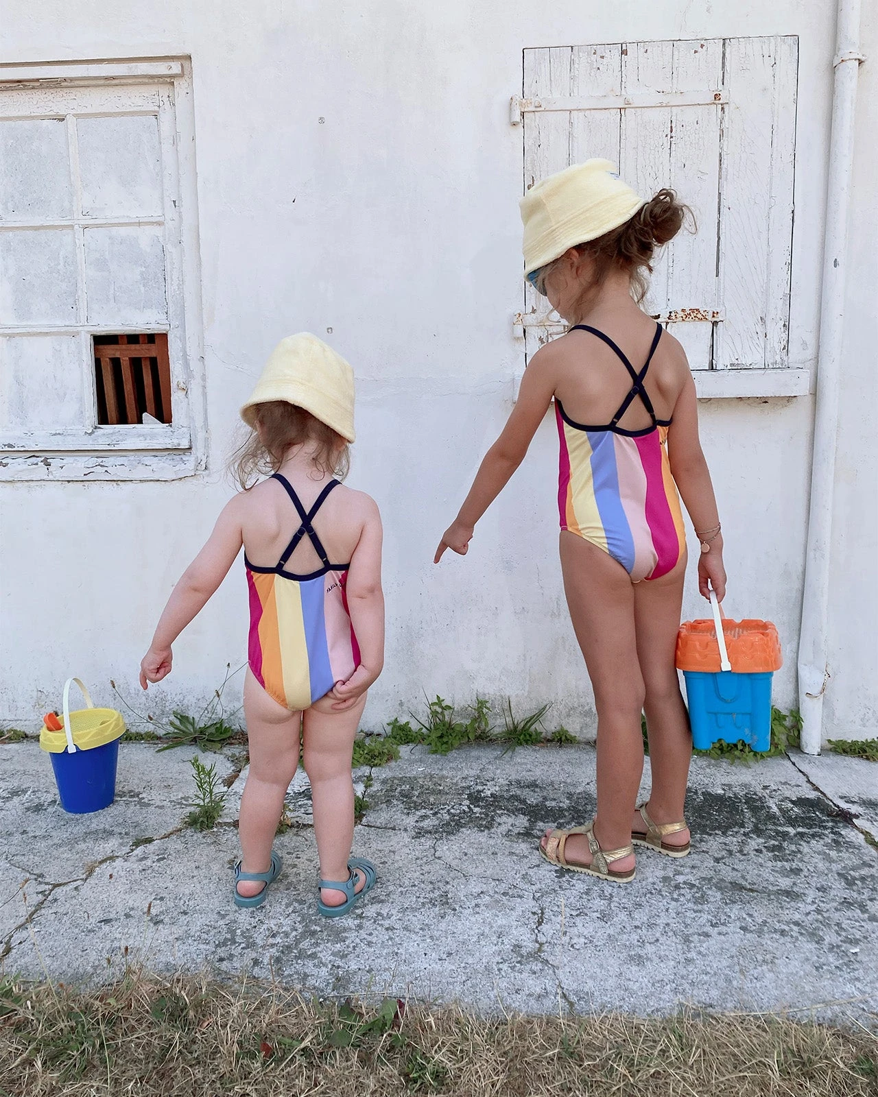 Le Maillot Une Pièce Rainbow Enfant - Gili's X émoi émoi 5 Le Maillot Une Pièce Rainbow Enfant - Gili's X émoi émoi – Image 3