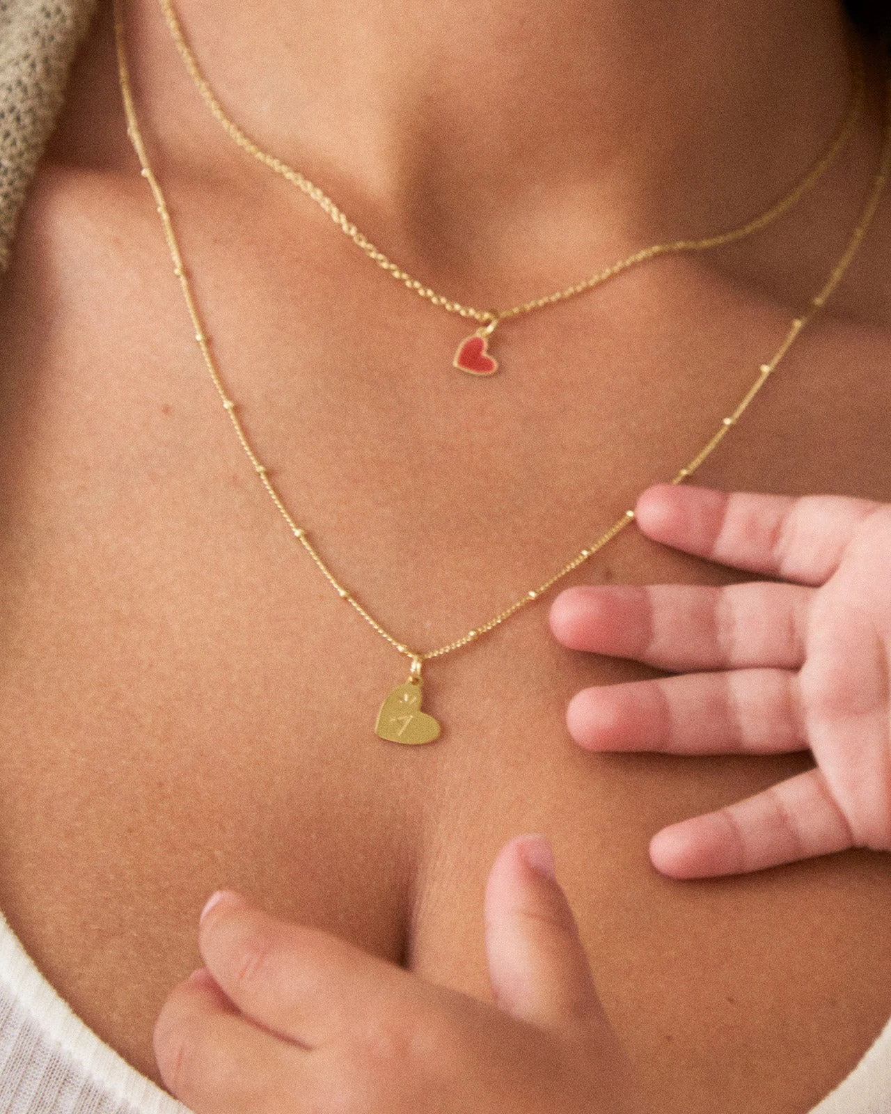 La Médaille Initiale Cœur - Dorée à L'or Fin 24 Carats - 10mm 17 La Médaille Initiale Cœur - Dorée à L'or Fin 24 Carats - 10mm – Image 15