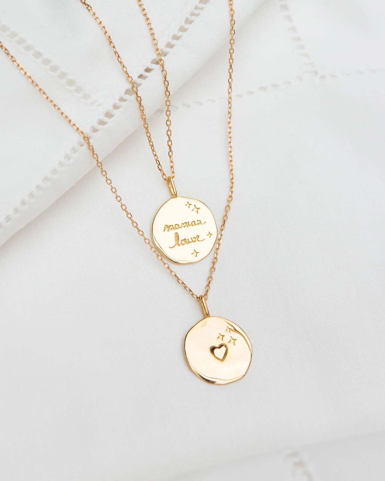 La Médaille Précieuse Seule Maman Louve - En Vermeil - 17mm 10 La Médaille Précieuse Seule Maman Louve - En Vermeil - 17mm – Image 8