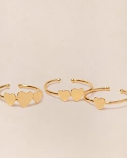 La Bague 3 Cœurs - Dorée à L'or Fin 24 Carats -Bijoux Magasin PERMANENT BIJOUXDORES BagueToi 1coeur dore BagueToi Moi 2coeurs dore BagueNous 3coeurs doreCOMPO PucesCelestedoreeemoiemoi 0469web 0b95c2ea 8ca9 41ff 822a ad142db17fd5