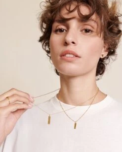 La Médaille Cœur Baguette - Dorée à L'or Fin 24 Carats - 20mm -Bijoux Magasin PERMANENT BIJOUXDORES MedaillebaguetteMarnie 20mm MedailleinitialebaguetteM chainesboulessimple40cm50cmemoiemoi 03 216web