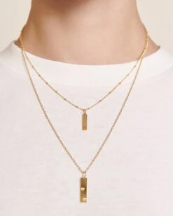 La Médaille Cœur Baguette - Dorée à L'or Fin 24 Carats - 20mm -Bijoux Magasin PERMANENT BIJOUXDORES MedaillebaguetteMarnie 20mm MedailleinitialebaguetteM chainesboulessimple40cm50cmemoiemoi 03 222web
