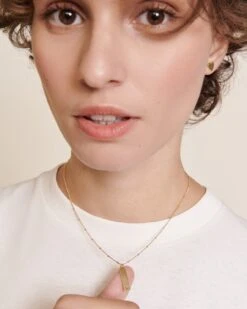 La Médaille Cœur Baguette - Dorée à L'or Fin 24 Carats - 20mm -Bijoux Magasin PERMANENT BIJOUXDORES MedaillebaguetteMarnie 20mm chainesboules40cmemoiemoi 02 152web