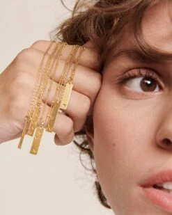 La Médaille Cœur Baguette - Dorée à L'or Fin 24 Carats - 20mm -Bijoux Magasin PERMANENT BIJOUXDORES MedaillebaguetteMarnie 20mm chainesboulessimple40cm50cm60cmCOMPOemoiemoi 03 247web