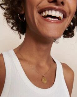 La Médaille Précieuse Seule Fée Marraine - En Vermeil - 17mm 15 La Médaille Précieuse Seule Fée Marraine - En Vermeil - 17mm -Bijoux Magasin PERMANENT BIJOUXPRECIEUX MedailleprecieusemessageFeeMarraine chaineprecieusevermeil40cm emoiemoi D2LOOK 30 2699web