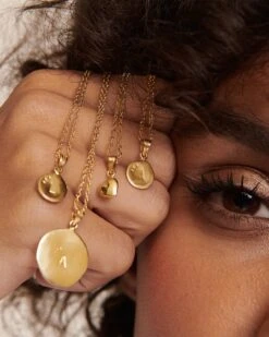 Le Médaillon Cœur Claudie Seul En Vermeil - 7mm -Bijoux Magasin PERMANENT BIJOUXPRECIEUX PendentifClaudie vermeil 7mm medailleinitialeprecieuse10mm17mmAL chaineprecieusesimple40cm50cm60cm ligneprecieuse emoiemoi 41 3248web