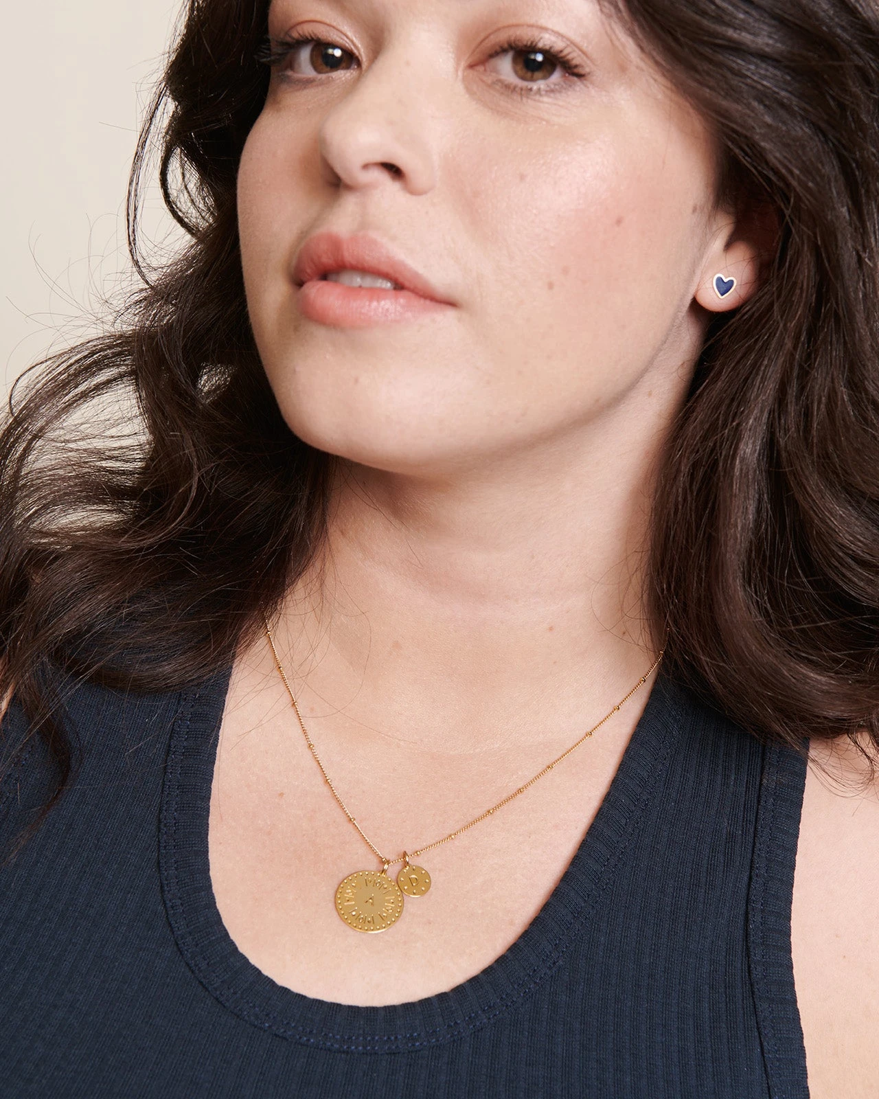 La Médaille Initiale - Dorée à L'or Fin 24 Carats - 20mm 5 La Médaille Initiale - Dorée à L'or Fin 24 Carats - 20mm – Image 3